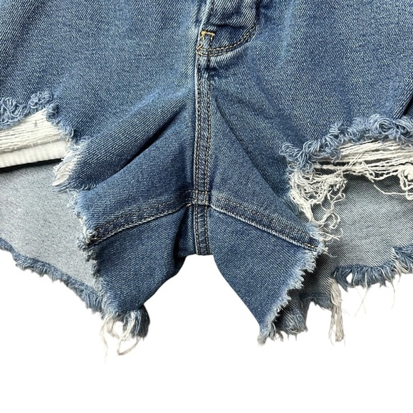 Hollister Distressed Denim Shorts Size 31 - Picture 3 of 8